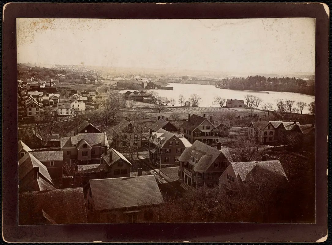 #tbt to 1896. As it gets colder, Spy Pond may be freezing soon. Back during this time period, besides being an ice rink, ice harvesting was a major part of Arlington's economy with the ice houses nearby. Find more images like this here: buff.ly/3puVPyi