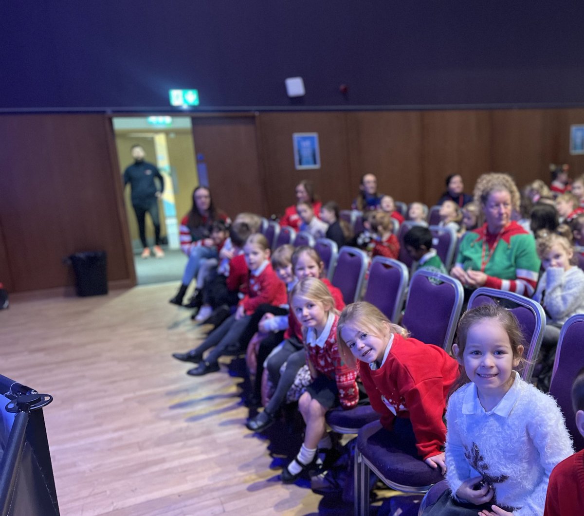 JDonaldsonClass's tweet image. We had lots of fun watching Jack and the Beanstalk today @BrioLeisure We loved being able to have a dance at the end! We hope ‘Jill’ was ok after her tumble during the 12 days of Christmas! (See last photo!) 🙈