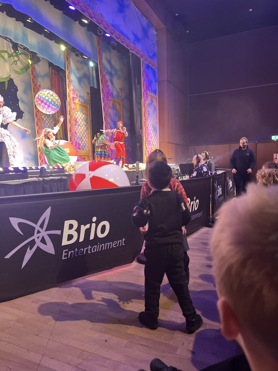 JDonaldsonClass's tweet image. We had lots of fun watching Jack and the Beanstalk today @BrioLeisure We loved being able to have a dance at the end! We hope ‘Jill’ was ok after her tumble during the 12 days of Christmas! (See last photo!) 🙈