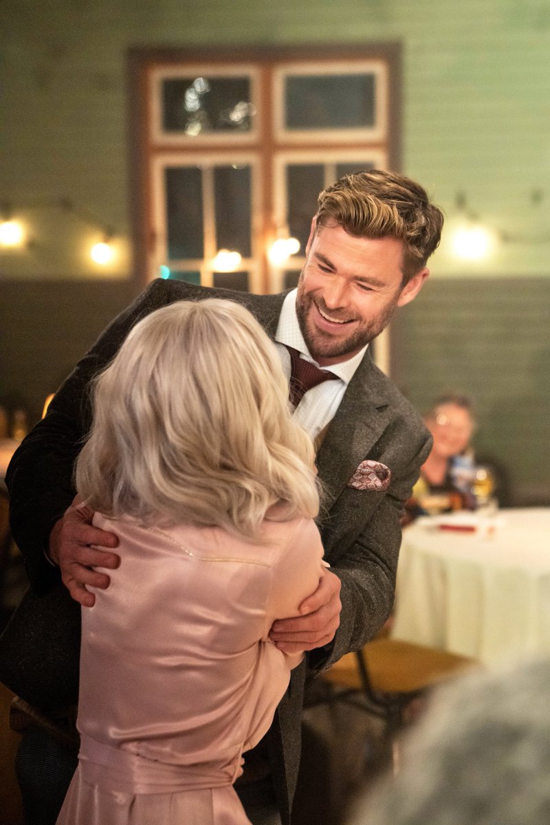 New still of @chrishemsworth and @ElsaPataky_ from #Limitless episode 6 “Acceptance”. 

#LimitlessWithChrisHemsworth
