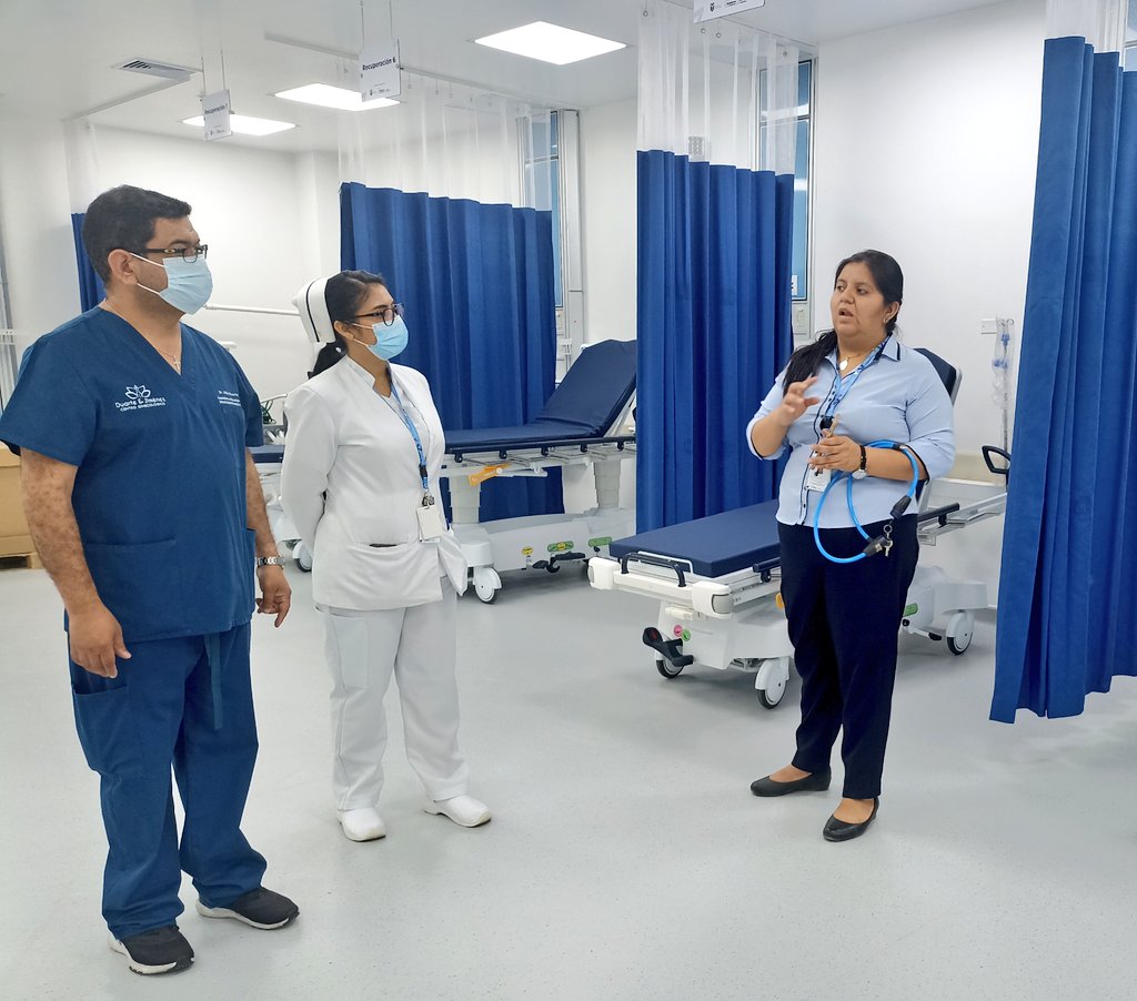 HGDuranMSP's tweet photo. Para beneficiar a más de 500.000 habitantes de #Durán y zonas aledañas, el @HGDuranMSP de @Salud_Ec trabaja día a día para ofertar nuevos servicios en favor de la salud de los ecuatorianos🇪🇨

@DrBillyDuarteV, gerente del 🏥 constató los servicios de urgencias y centro quirúrgico. https://t.co/Csz3bVzMay