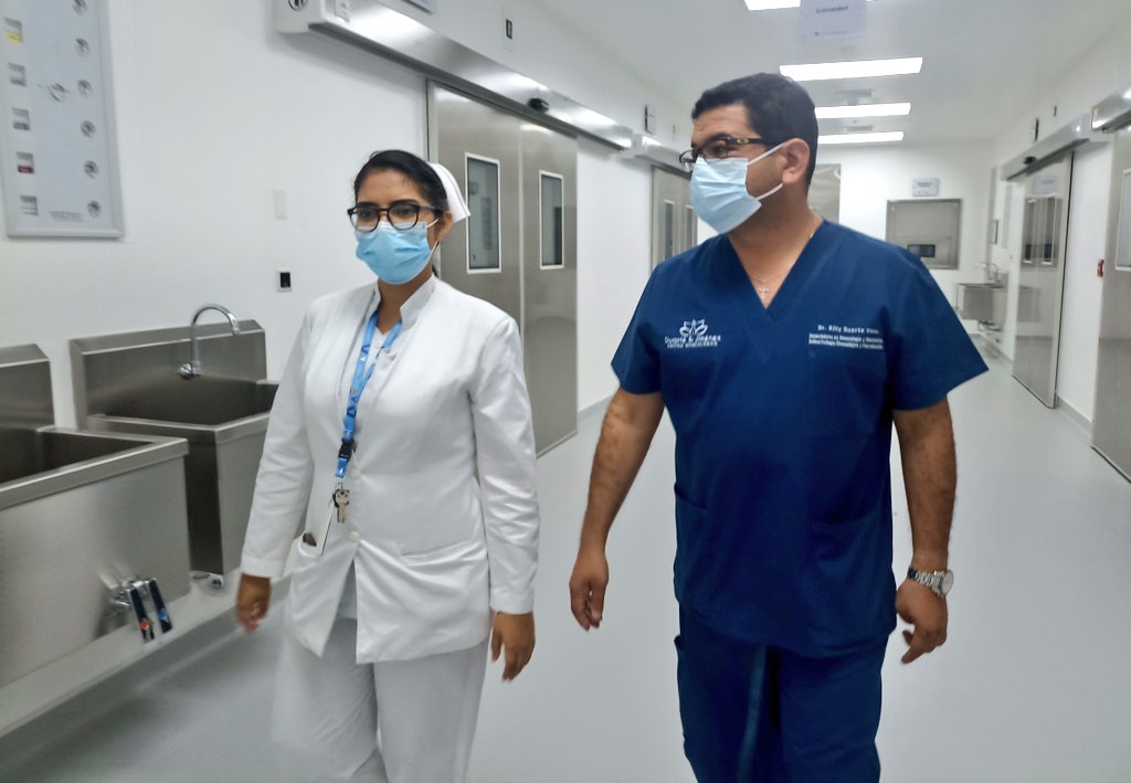 HGDuranMSP's tweet photo. Para beneficiar a más de 500.000 habitantes de #Durán y zonas aledañas, el @HGDuranMSP de @Salud_Ec trabaja día a día para ofertar nuevos servicios en favor de la salud de los ecuatorianos🇪🇨

@DrBillyDuarteV, gerente del 🏥 constató los servicios de urgencias y centro quirúrgico. https://t.co/Csz3bVzMay