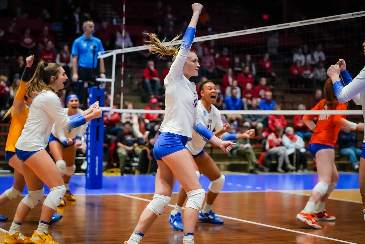 RT @Pitt_VB: FIRST SET PITT!! Panthers take the early momentum, 25-20!!

Pitt 1 - Florida 0
#H2P x #NCAAWVB https://t.co/orkeYyM4FH