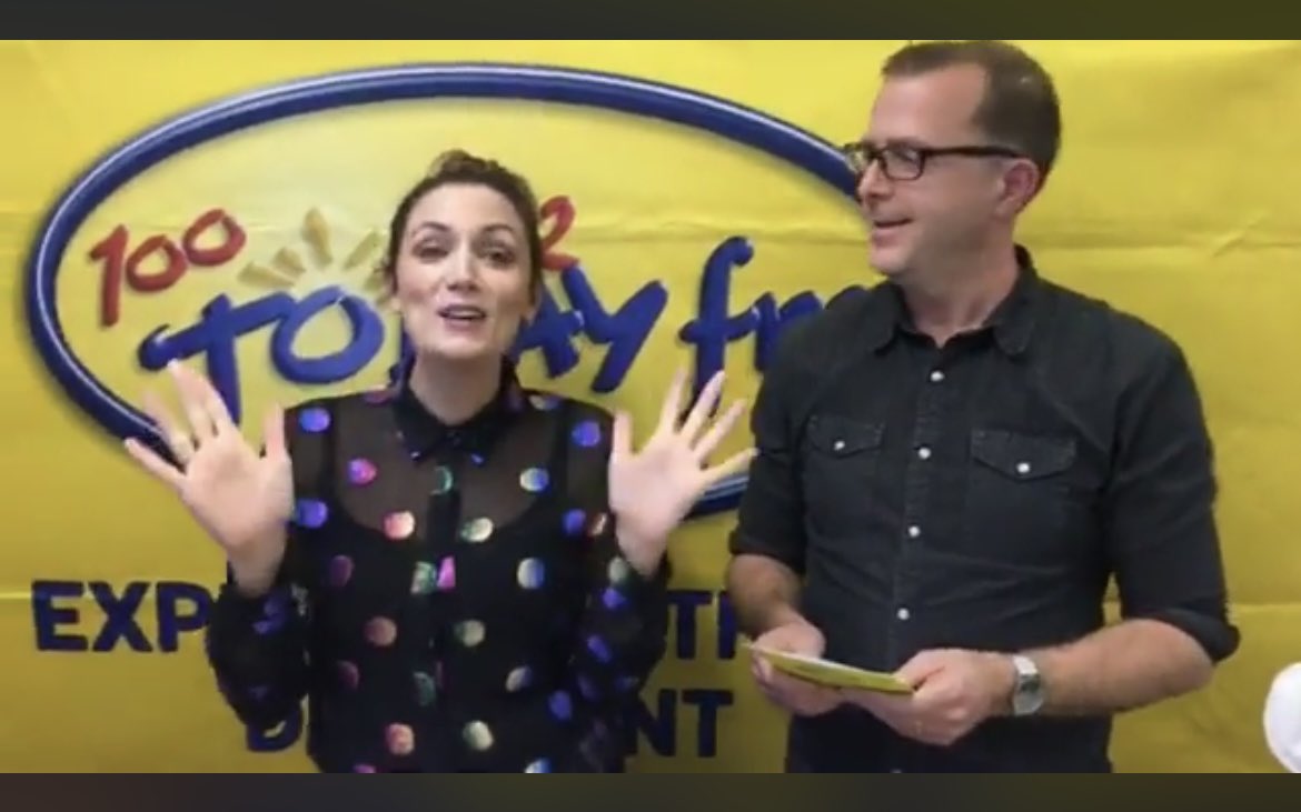 Got a 6 year anniversary yoke on this - back when FB Live was the kewwwwl new thaaang.

What a hectic 17mins this was - particularly re-enjoyed Joe struggling with the balloon at 5:00

<a href="/kildarejoe/">Joe Donnelly</a> <a href="/louiseduffyshow/">Louise Duffy</a> <a href="/Zizzyob/">Aziza O'Beirne</a> @UngracefulGuide <a href="/allyhealy/">Alison Healy</a>