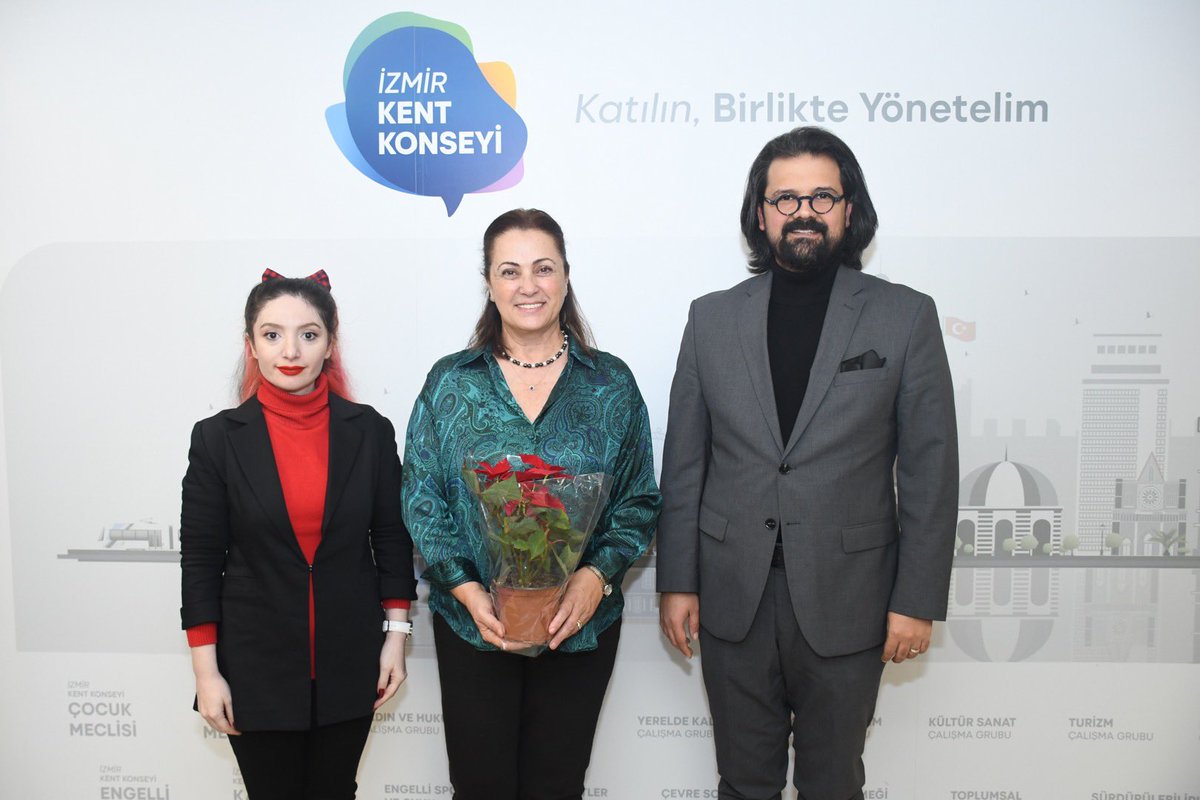 Geçmiş dönem İzmir Kent Konseyi Başkanı Çağrı GRUŞÇU ve sevgili eşi Gözde GRUŞÇU, İzmir Kent Konseyi Başkanlığına seçilen Nilay KÖKKILINÇ'ı makamında ziyaret ettiler.

Fikir alışverişinde bulunulan ziyarette Çağrı GRUŞÇU, İzKK Başkanı Nilay KÖKKILINÇ'a başarı dileklerini sundu.