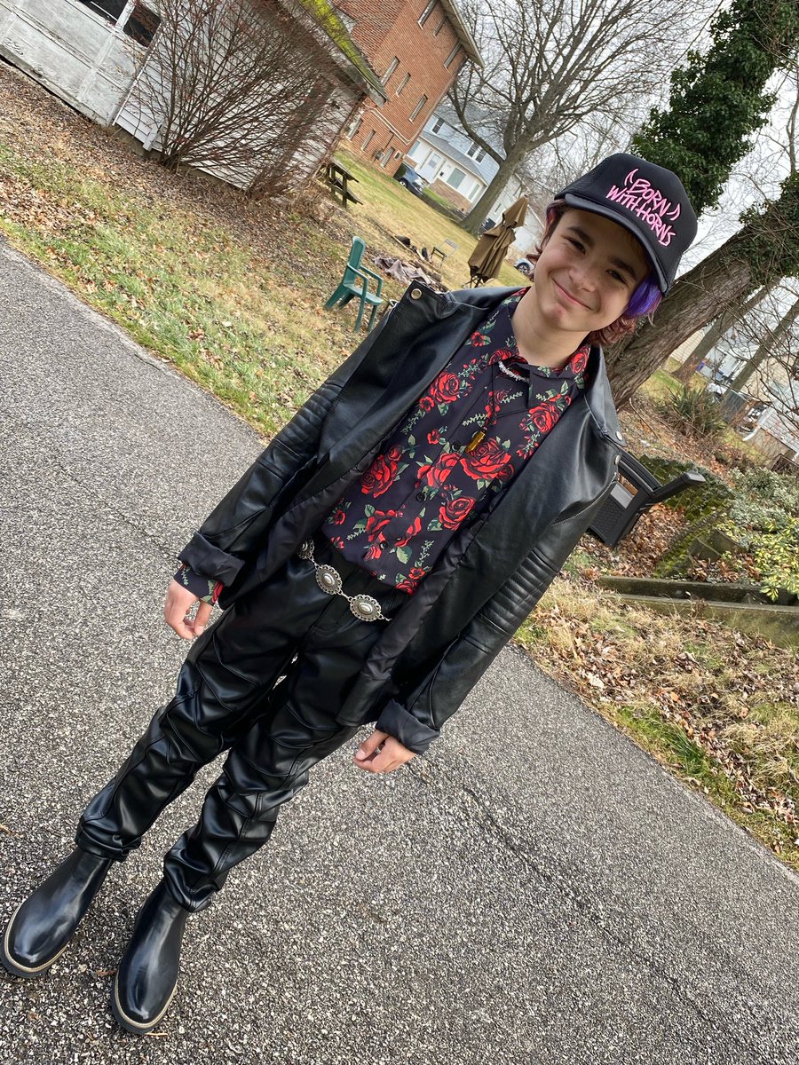 XXanderTheKid's tweet photo. My piano recital outfit. My first recital is on 12/17. Mom keeps calling me the lizard king. #rockstarmode #winning https://t.co/aME6LOmmRM