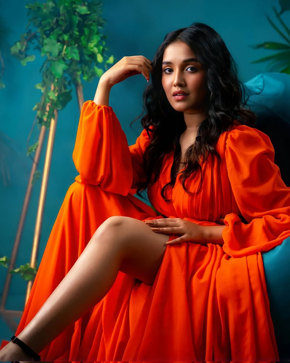 kolly_web's tweet photo. Anika Surendran...what a look..?🧡✨

#kollyweb #anikasurendran #actress #actresslife #ActressGallery #stunning #outfit #beautiful #beautifulactress #love #kollywood #indiancinema #instadaily #instagood #fashion #style #stylish #stunning #cute  #fashion https://t.co/8SfC5MoxNw
