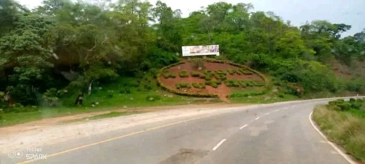 I don't like this nonsense by that advertiser putting a billboard at this iconic place.
It's not like Harare where disorder is the order