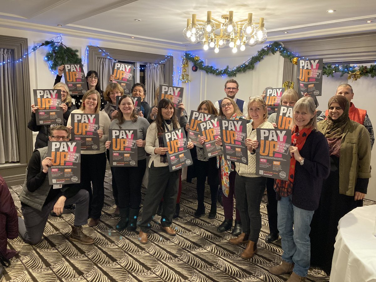 NEUWandM's tweet photo. Windsor &amp; Maidenhead @NEUnion members say #PayUp!

It’s not a vote until it’s in the post!

#EducatorsDeserveBetter! https://t.co/iU2pEZQShc