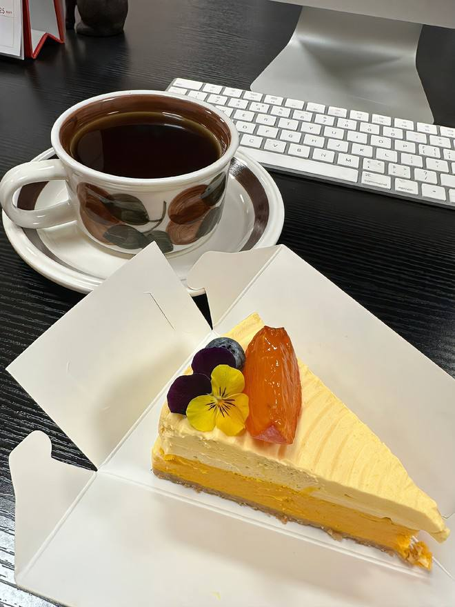 lakil64's tweet photo. Dessert time and then it's time to start my day #coffee #dessert #goodafternoon #friday https://t.co/mWOtYhLJMc