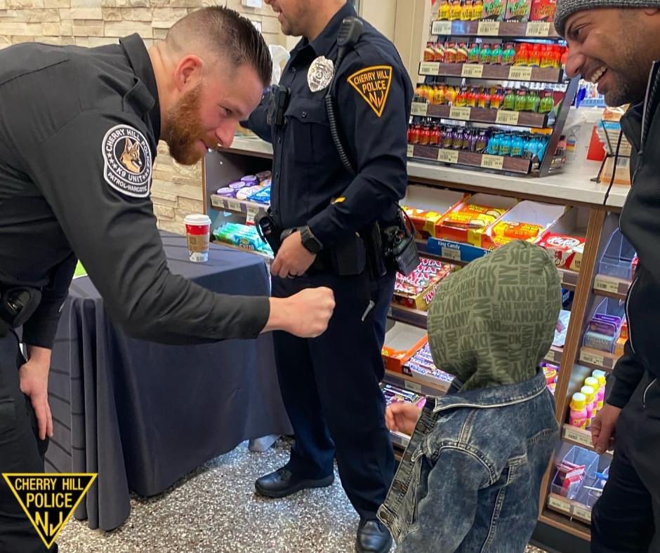 CherryHillPD's tweet photo. Members of the Cherry Hill Police Department had a great time today at Coffee with a Cop! Thank you to Cherry Hill Township Mayor Shin-Angulo, and Councilwoman Doshi for joining us! Thank you to Wawa for hosting us!
#CherryHillPD https://t.co/jy2AJPcE5C