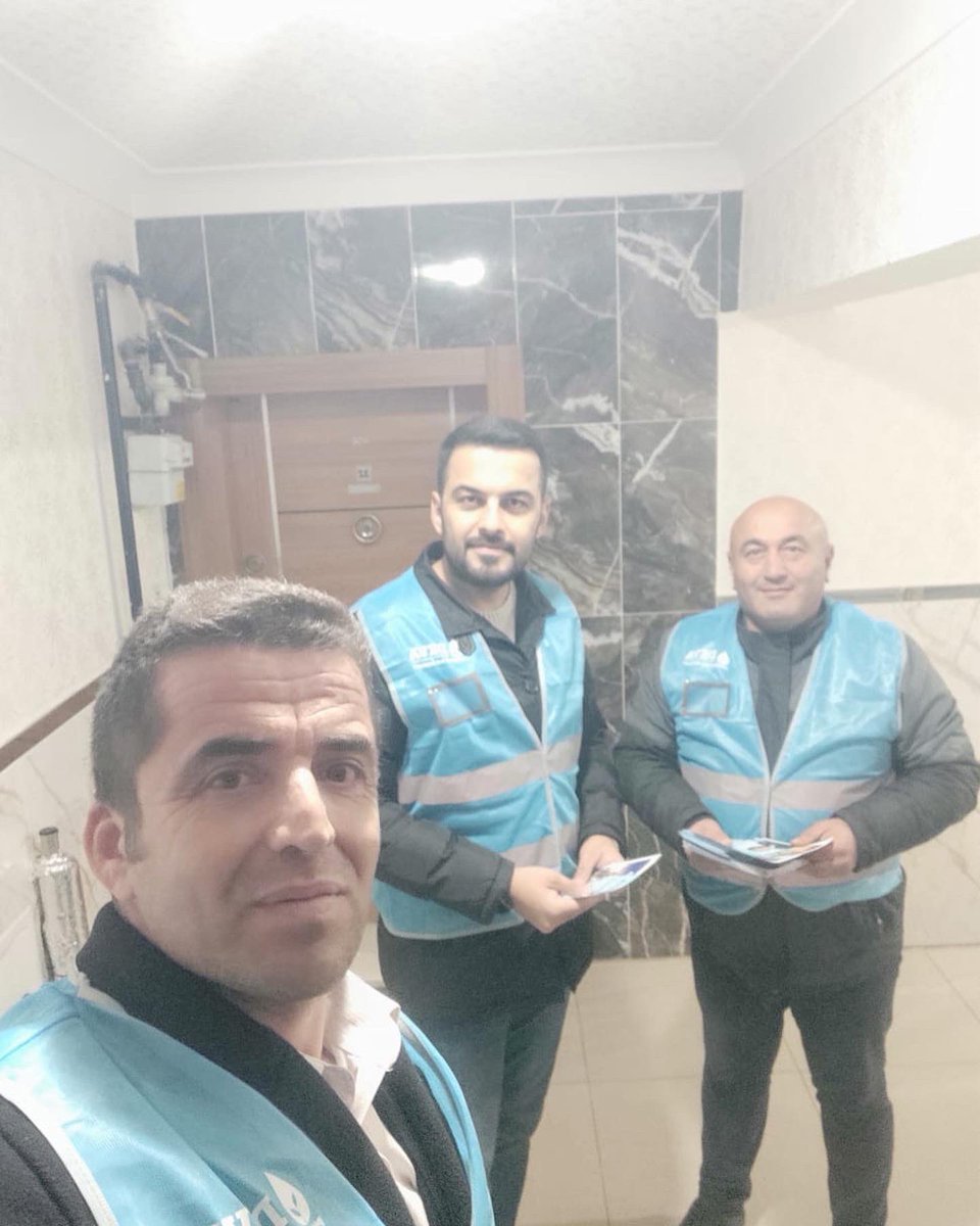 pursaklaradeva's tweet photo. Komşularımızın kapılarını çalmaya, genel başkanımızın selamlarını iletmeye devam ediyoruz.
💧💧💧
#TürkiyeninDevasıHazır
#DevaBabacan https://t.co/4ogDZ1AAS7