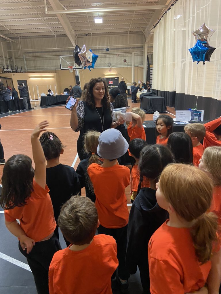 lisakdumont's tweet photo. @MsD_EDU and the @Ridley_College Coding Club set up a great interactive exposition for our #RidleyLS and #RidleyMS students to visit during Computer Science Education Week! #RidleyInnovation https://t.co/tfXUBZ9RbO