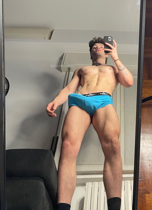 1 pic. Need a seat? ? https://t.co/wkOWHTeA2o