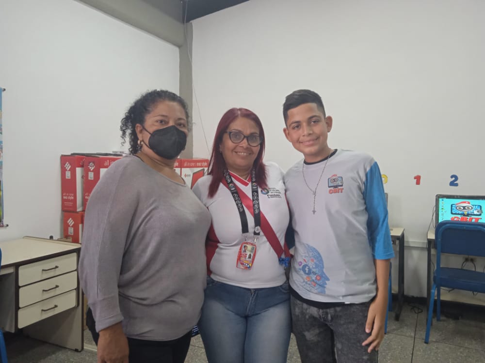#PlenoComoLaLunaLlena es el trabajo revolucionario y con lealtad de <a href="/FundabitLara/">FundabitLara</a> Inaugurando #Cbit enmarcado dentro de las políticas educativas en materia de tecnologías con <a href="/leivi24/">Leivi/Oceanía</a> <a href="/ArriecheNixon1/">nixon_arrieche</a> <a href="/_LaAvanzadora/">Yelitze Santaella</a> @MPPEDUCACION <a href="/DGSEMPPE/">DIRECCIÓN GENERAL DE SUPERVISIÓN MPPE</a>