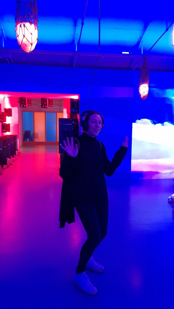 Laura Robertson 👻 tweet media