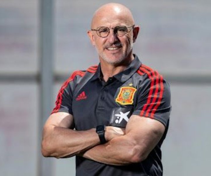 Luis Enrique, cesado.
Luis de la Fuente, nuevo seleccionador nacional.

📊 ¿Te gusta este cambio de entrenador en España?

🔃 SÍ
♥️ NO