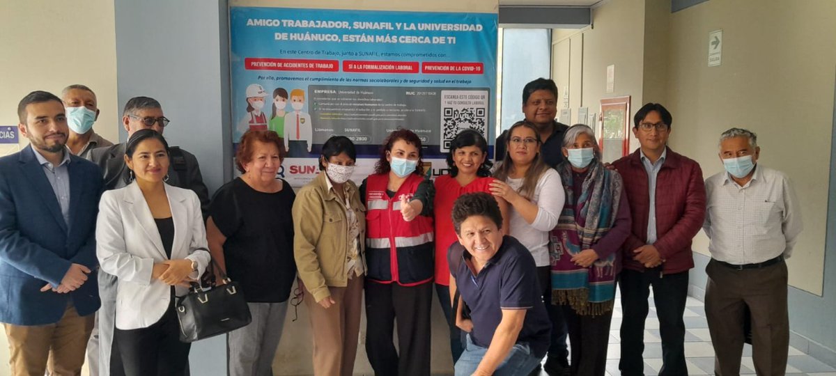 SunafilPeru's tweet photo. #SunafilEnRegiones 📍
En #Huánuco, como parte de la estrategia de difusión de los canales de atención y denuncia laboral de la #Sunafil,  instalamos nuestros carteles informativos #Infochamba🪧  en la Clínica Bolívar y en las sedes de la Universidad de Huánuco 💯🔎👏🏥🎓 https://t.co/SoaTzeYUf8
