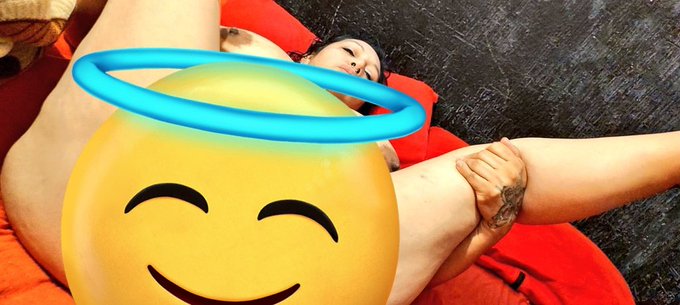 Ay&uacute;denme con 50 rettwit y le quitamos el emoji 😘😘 https://t.co/hc8iVaNBNS<a href="/tag/juevesdirty"class="tags"><span>#juevesdirty</span></a><a href="/tag/dirtycoven"class="tags"><span>#dirtycoven</span></a>