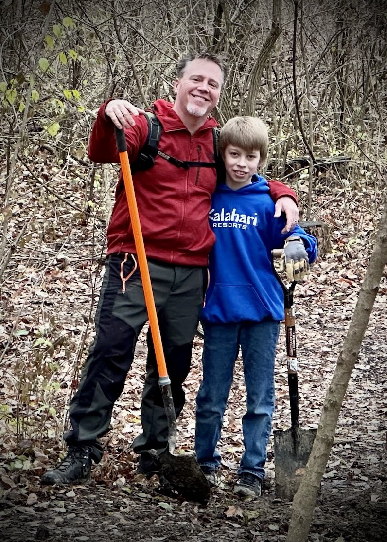 GatorsBike's tweet photo. Lifting the trail tread to help with rain/water management #kidsworkhardtoo #trailbuilding #trailcrew https://t.co/atiXxlQV1Y