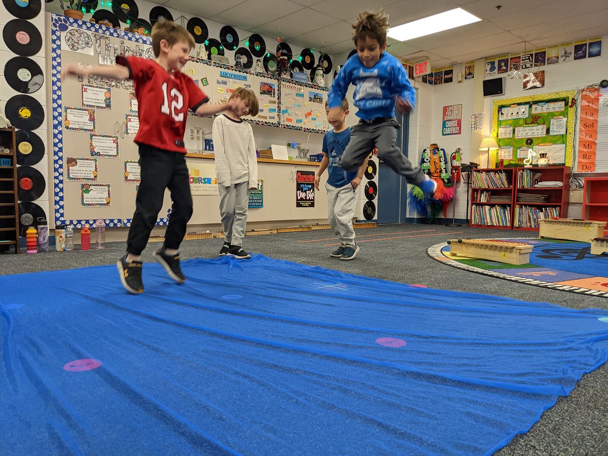 ecrutchfield112's tweet photo. 2nd graders have experienced phrases in so many ways this week! Today they πΈ jumped into the "pond" & composed movements to demonstrate each new phrase in a song @WayneThomasscho @love2ndgrd @MrsKenar2 @SraEdelson #wt112 #112leads #wtleads #d112teachers https://t.co/3uJhEF6oNh