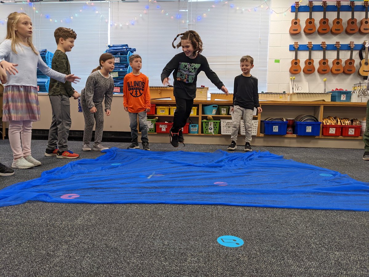 ecrutchfield112's tweet photo. 2nd graders have experienced phrases in so many ways this week! Today they πΈ jumped into the "pond" & composed movements to demonstrate each new phrase in a song @WayneThomasscho @love2ndgrd @MrsKenar2 @SraEdelson #wt112 #112leads #wtleads #d112teachers https://t.co/3uJhEF6oNh