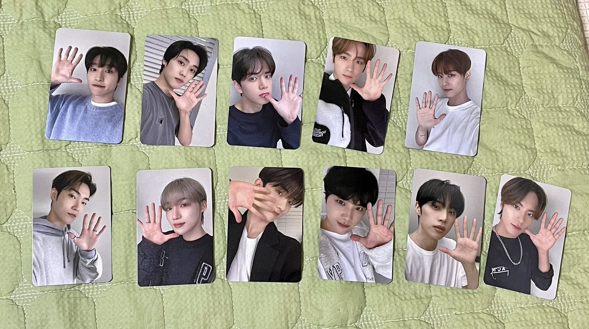 kkoxco's tweet photo. 더보이즈 더비로드 포카 일괄 판매 + 덤
(사진찍고 바로 슬리브 넣었어요)

일괄 1.1  디엠주세요 ˚₊· ͟͟͞͞➳❥ https://t.co/ykiLg4sRIt