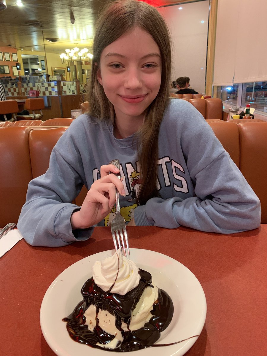 Roseactmod1's tweet photo. #tbt Being able to go to my fav place one more time before the end of the year was amazing!! Thanks to my team for making it happen &amp; for all the support they continue to give me. #bobsburbank #ddokids #actorslife #casting #ThrowbackThursday #staytuned 🤗💙🙌 https://t.co/zjdpmylP1a