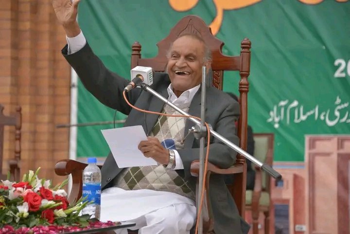 Raja_Shayan08's tweet photo. Glimpses of the Mehfil e Mushaira at IIUI

#IIUI 
#iiuiextravaganza2022
#IIUIadmissions https://t.co/zvf1Buy02d