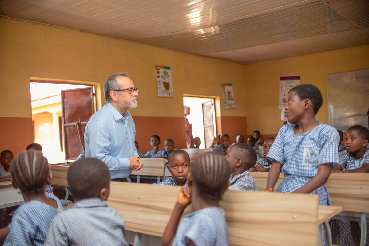 edo_subeb's tweet photo. Dr. Jaime Saavedra, Director, @WorldBank was among the education sector experts that visited several EdoBEST schools this week to study @GovernorObaseki 's reform in basic education.
https://t.co/ef6cbdhIVU
#education #learninggains #schools https://t.co/HphlRiR0V3