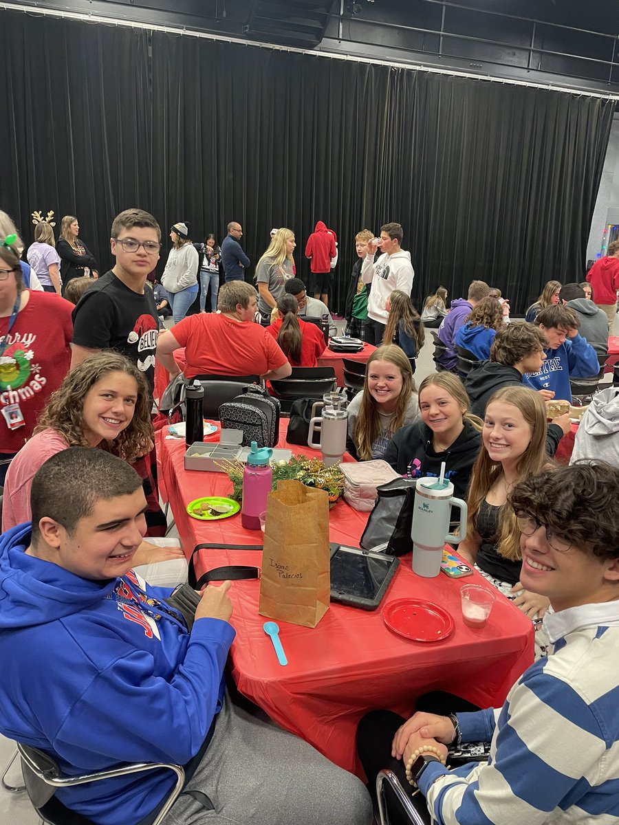 ONWIPS's tweet photo. We had a blast at our IPS Winter Dance today!!! The Marines said they collected so many toys from our @ToysForTots_USA fundraiser, that they were out of room in their van! @ChrisZuck @APKHilliard @spage_onw @APCogswell @gundyonwravens @ONWcbr2 https://t.co/5J8YH3tkGW