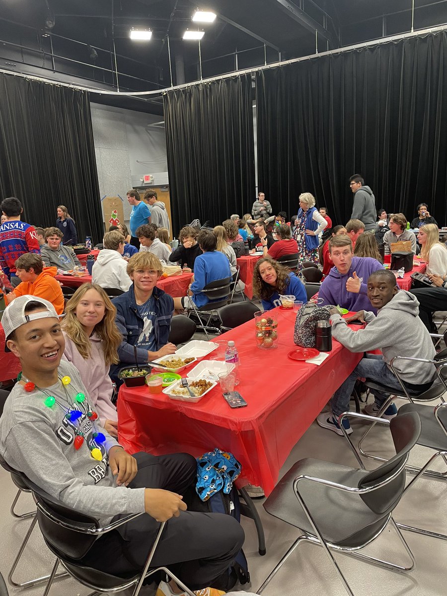 ONWIPS's tweet photo. We had a blast at our IPS Winter Dance today!!! The Marines said they collected so many toys from our @ToysForTots_USA fundraiser, that they were out of room in their van! @ChrisZuck @APKHilliard @spage_onw @APCogswell @gundyonwravens @ONWcbr2 https://t.co/5J8YH3tkGW