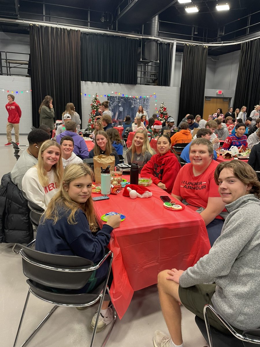 ONWIPS's tweet photo. We had a blast at our IPS Winter Dance today!!! The Marines said they collected so many toys from our @ToysForTots_USA fundraiser, that they were out of room in their van! @ChrisZuck @APKHilliard @spage_onw @APCogswell @gundyonwravens @ONWcbr2 https://t.co/5J8YH3tkGW