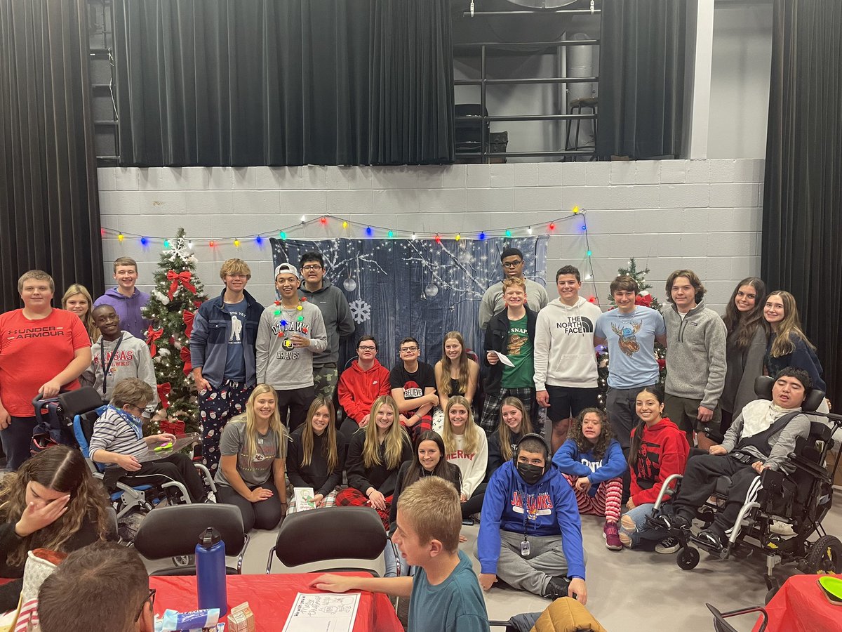 ONWIPS's tweet photo. We had a blast at our IPS Winter Dance today!!! The Marines said they collected so many toys from our @ToysForTots_USA fundraiser, that they were out of room in their van! @ChrisZuck @APKHilliard @spage_onw @APCogswell @gundyonwravens @ONWcbr2 https://t.co/5J8YH3tkGW