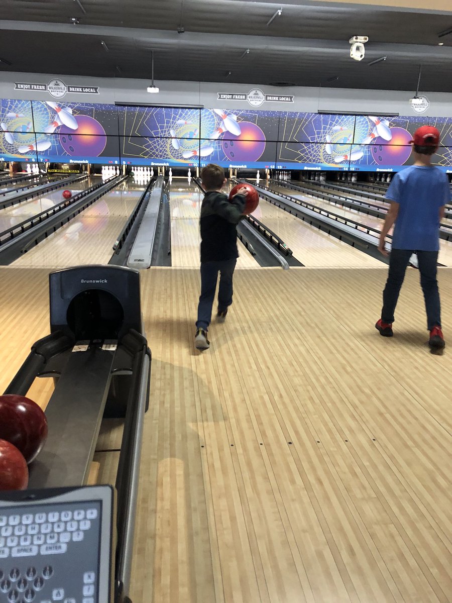 MrsStewart3's tweet photo. Great time bowling with the grade 3s https://t.co/98uYNX1MX5