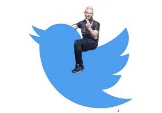 A minuit l’album de Jul 🤍🤍🤍
#TwitterEnY #coeurblanc