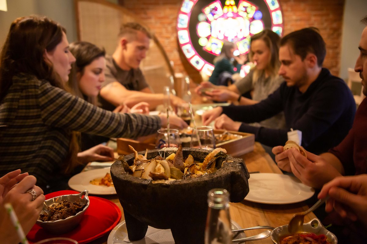 Disfruta de un exquisito menú mexicano acompañado de gratos momentos en compañía. ¡Ven y vive la experiencia Mestizo! 🌮 #restaurantemexicano