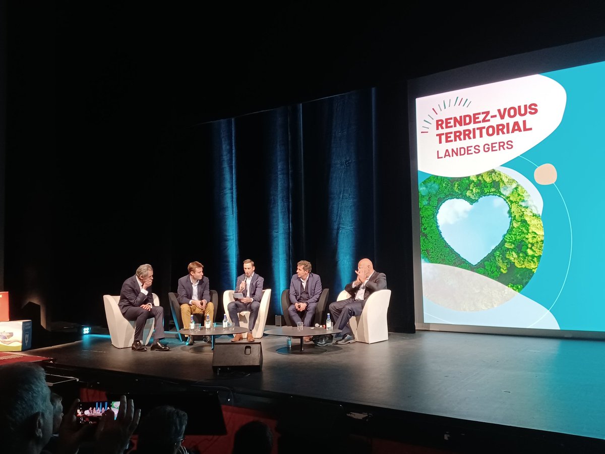 carobyCAA's tweet photo. Le RDV Territorial se poursuit avec une table-ronde d'entrepreneurs animée par @YannBuanec, avec Vincent Audoy @TomdAqui, Laurent Bernadet, Bernadet Construction, Olivier Constantin @CAAquitaine 
#EnsembleOnyArrivera #transition https://t.co/Jm5Y046MlT