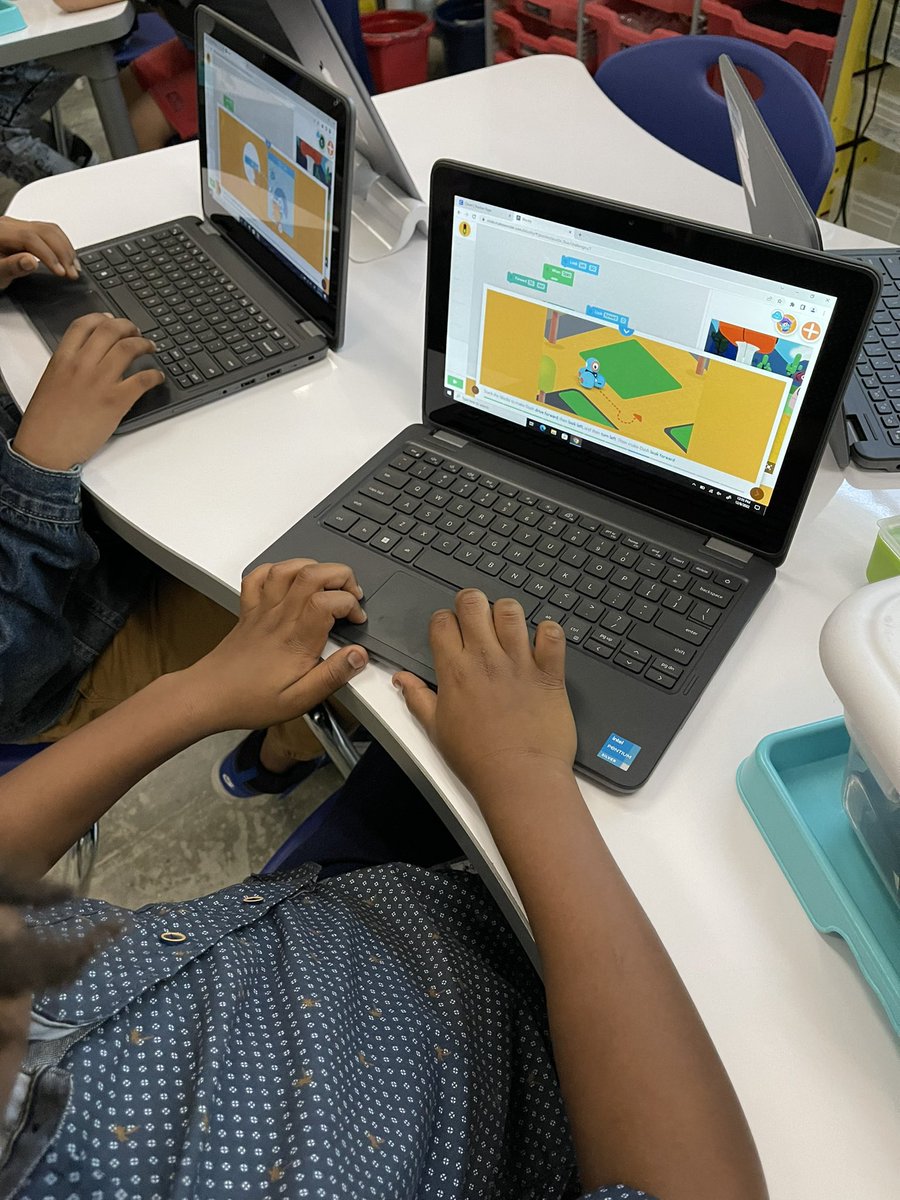 mjacksonscholar's tweet photo. The silence of a classroom when Ss are learning something new on their own is so loud! They are enjoying the @WonderWorkshop #Classconnect with a virtual robot to offer a 1:1 coding experience!!! @STEMcobb @GaDOE_CS #STEM #STEMeducation #Coding #ComputerScience https://t.co/YkvvH9ffCl