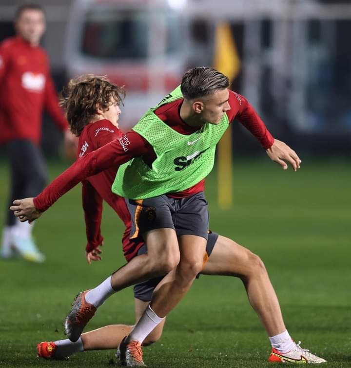 yigitrivero's tweet photo. Dinamizm.. Geleceğin ve Günümüzün en iyi yerli sol beki olacak inşallah #KK88 💛❤️🦁 https://t.co/Pazhy9rHE3