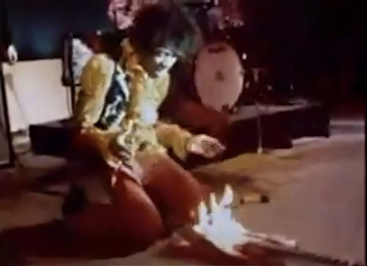 lovevolv's tweet image. celebrating @StalkinHeads #GregTate @BurntSugarBand #BurntSugar The Arkestra Chamber and #JimiHendrix #jimi80 on #SunRadio @lora_radio #Zürich 97.5FM #livestream lora.ch tonight midnight-6am cet