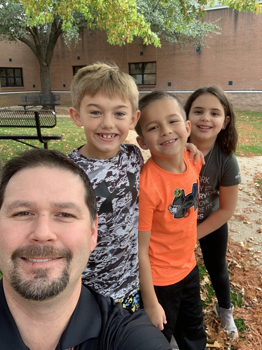 hudsonaaronlee's tweet photo. Had a really fun lunch with some second grade friends in the outdoor classroom today! @BridlewoodES https://t.co/TW7iiGwB32