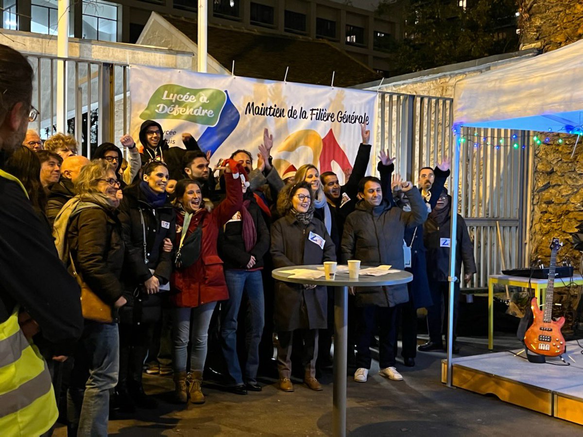 arenasrodrigo_'s tweet photo. Merci aux élèves, parents et enseignants pour leur invitation à leur mobilisation devant le lycée Louis Armand pour défendre l’avenir des lycées en général et des lycées professionnels en particulier. https://t.co/7X0bXUlLy5