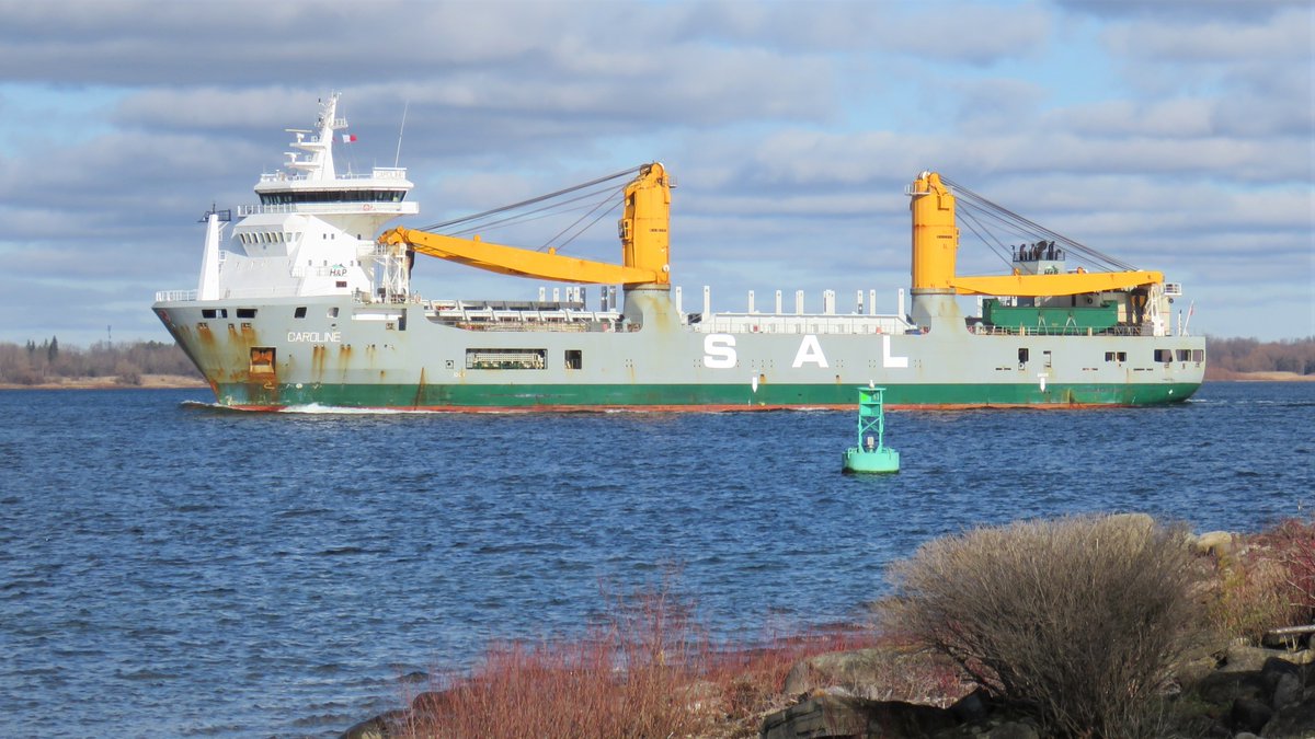 SeawayNNY's tweet photo. Such a beautiful December day ☀️ CAROLINE 🇦🇬 up the sunny St. Lawrence Seaway today at Wilson Hill on its way to Marinette, Wisconsin #JumboSALAlliance https://t.co/gTxAawD59P