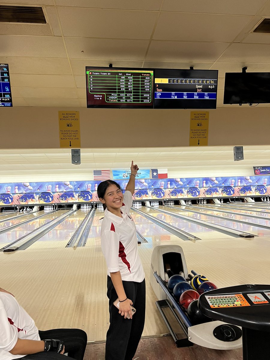 CySpringsGBB's tweet image. Our kids can do it ALL!🎳
Spent yesterday evening supporting LeLe as she dominated the lanes! 
IT’S A FAMILY THING💙❤️#STP
Sidenote: pretty sure the bowling world has never seen or heard celebrations like ours🤣
@CSHSBowling @Springs_Sports @CySpringsHS @CFISDAthletics