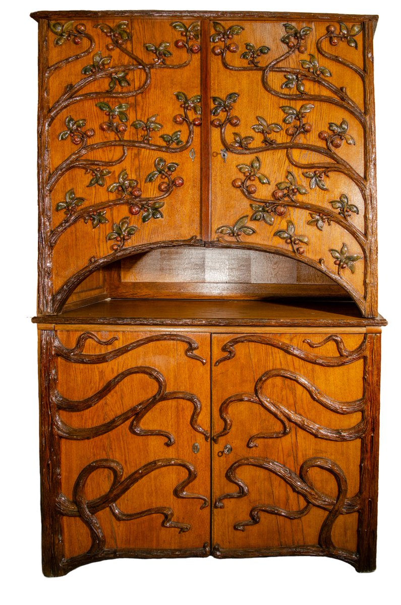 1900_1950's tweet photo. Hunting cabinet Rax around 1900
This is presumably a one-of-a-kind piece that was made with great attention to detail. The front is decorated with numerous carvings in red and green and dark brown branches have been applied.
#artcollector #antiques #design
https://t.co/yD2kkA0PLC https://t.co/nRtlLK2eNC
