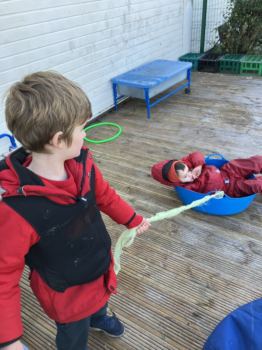 Natterjacks_RCP's tweet photo. What could be better on a frosty day than using our environment to engage in #riskyplay the language and peer interactions this activity produced blew staff away! We even had one child use the word “go” for the very first time 🤩❄️ #rcpenglish #rcpscience #wearesafe #rcpmagic https://t.co/3bWyAwGNnM