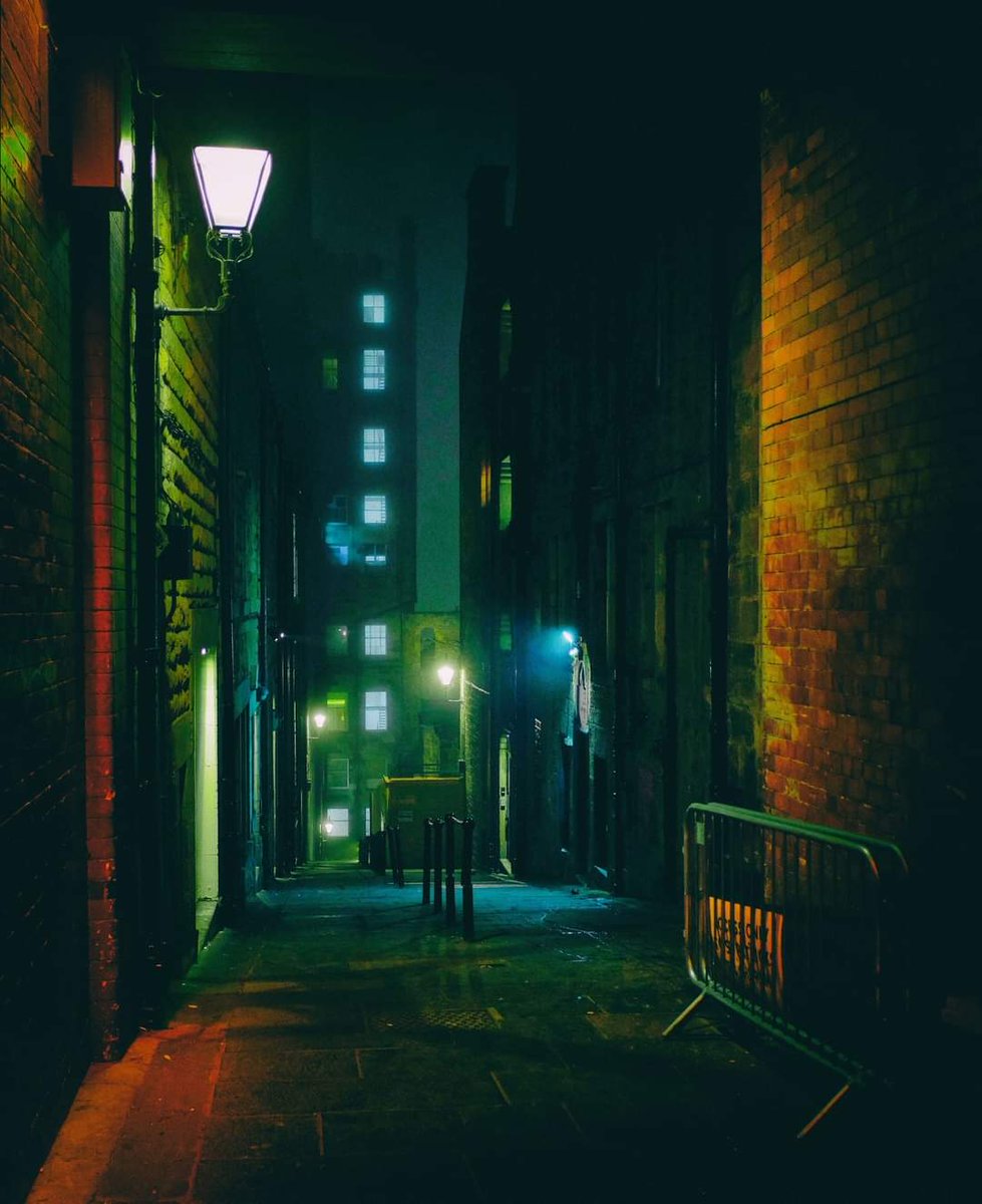 darkedinburgh's tweet photo. "Look out your window, I can see his light
If we can sparkle, he may land tonight"
- Starman, David Bowie https://t.co/GbUP7IbpRi
