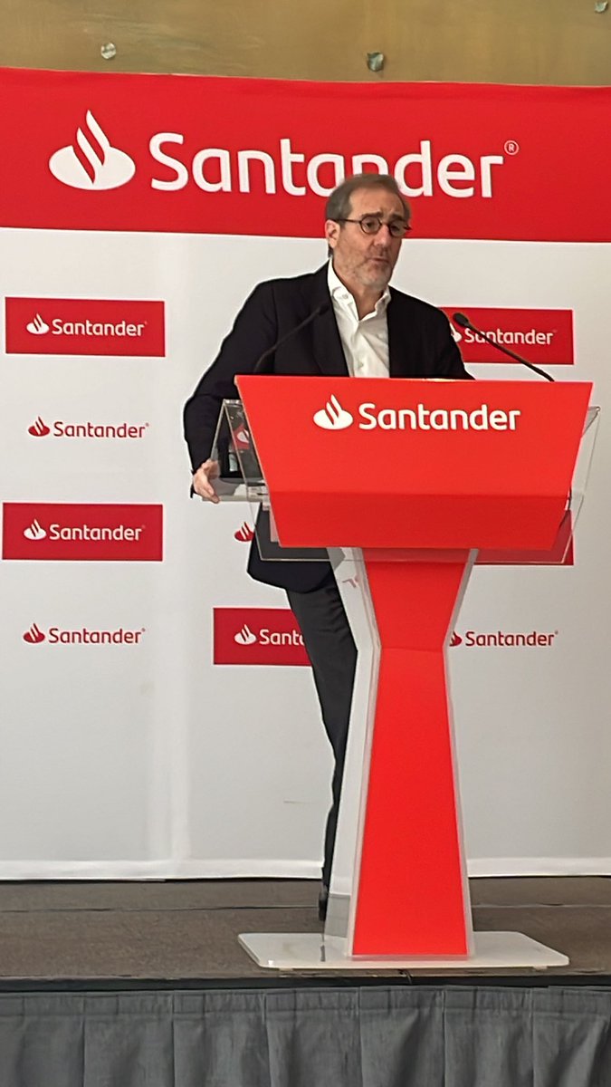 Héctor Grisi Checa desde 🇲🇽 y a una semana de su mudanza a Madrid al frente de <a href="/bancosantander/">Santander</a>: “Nos queremos convertir en un banco digital con sucursales” <a href="/SantanderMx/">Santander México</a>