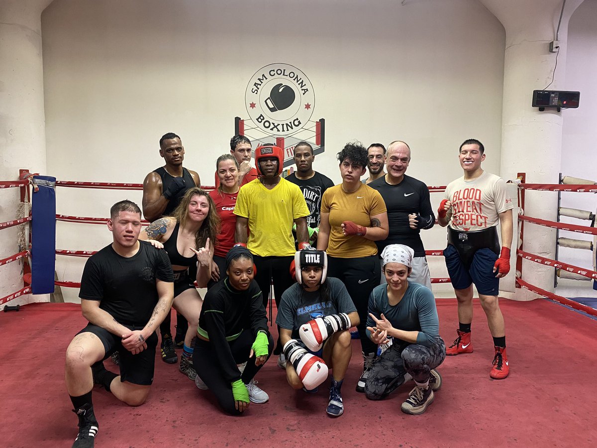 “No champion was ever made without a great TEAM behind them” -Savage 🐯
.
.
.
6am FIGHT TEAM SPARRING 🥊

#UnderatedToUndisputed #Savage #TeamSavage #SamColonnaBoxing #Fighter #Tiger #FemaleBoxer #Boxer #Chicago #ChicagoBoxing #Boxeo #LBGTQ #Fitness #KeepItOrganic #FightCamp